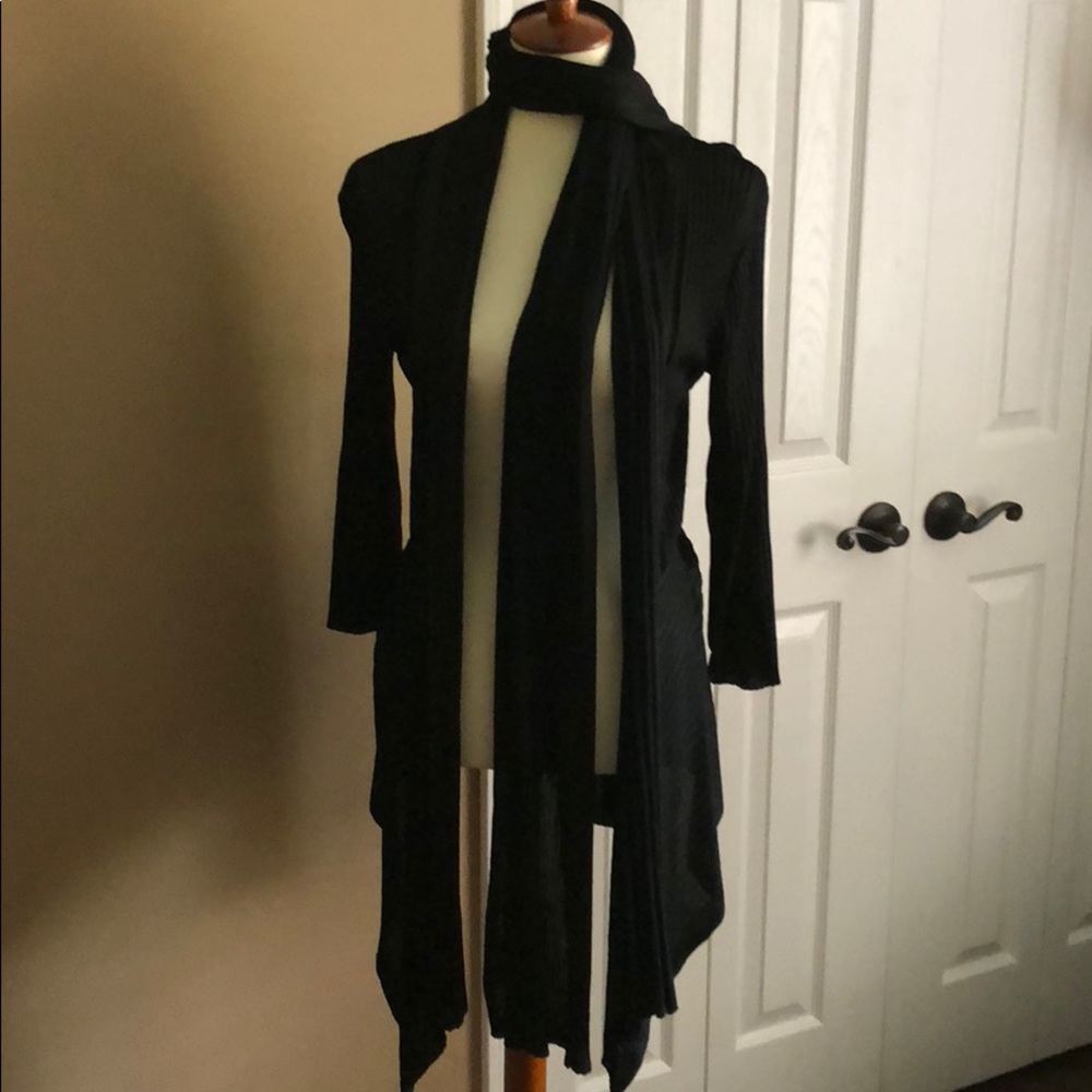 Gorgeous 3/4 sleeve length sweater.